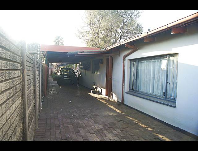 3 BEDROOM HOUSE FOR SALE IN SONLAND PARK